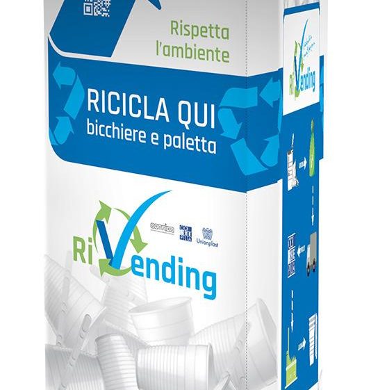 “CUP2CUP”: nasce da Rivending il primo bicchiere in plastica riciclata