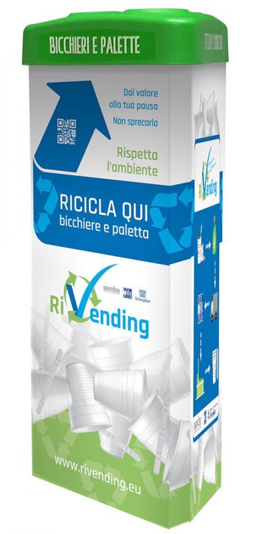 “CUP2CUP”: nasce da Rivending il primo bicchiere in plastica riciclata