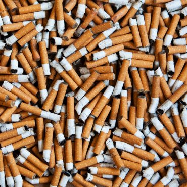 Una startup genovese trasforma i mozziconi di sigaretta in materie prime