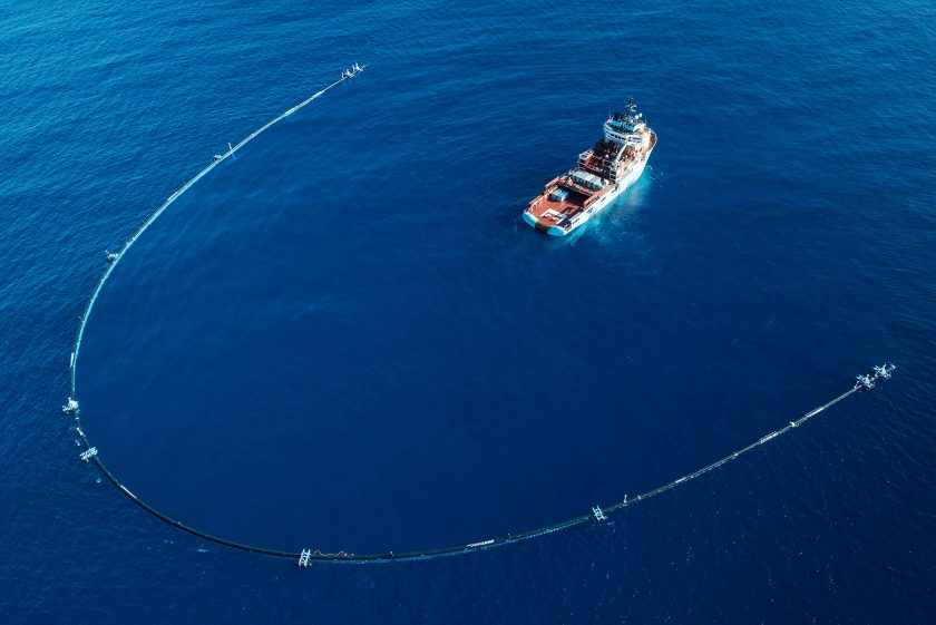 Un grosso tubo per ripulire i mari dalla plastica