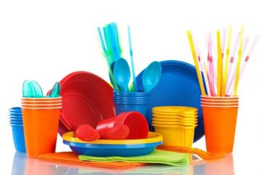 L’Italia in prima linea nella lotta a bicchieri e palloncini in plastica monouso