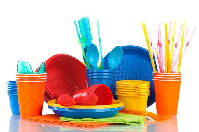 L’Italia in prima linea nella lotta a bicchieri e palloncini in plastica monouso